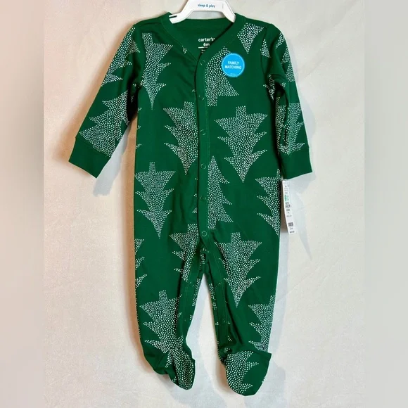 Carter’s green sleeper pajama with Christmas trees - Picture 4 of 4